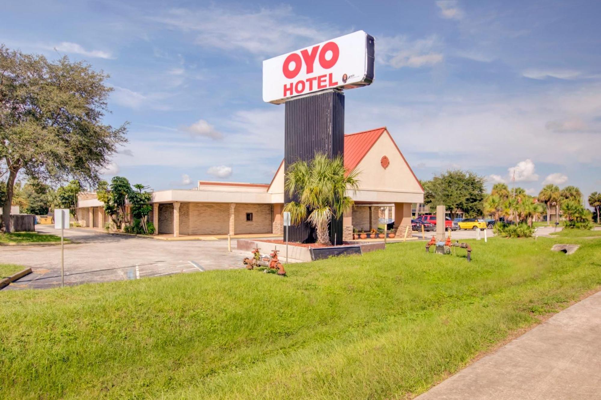 Hotel Oyo By Crystal Dundee