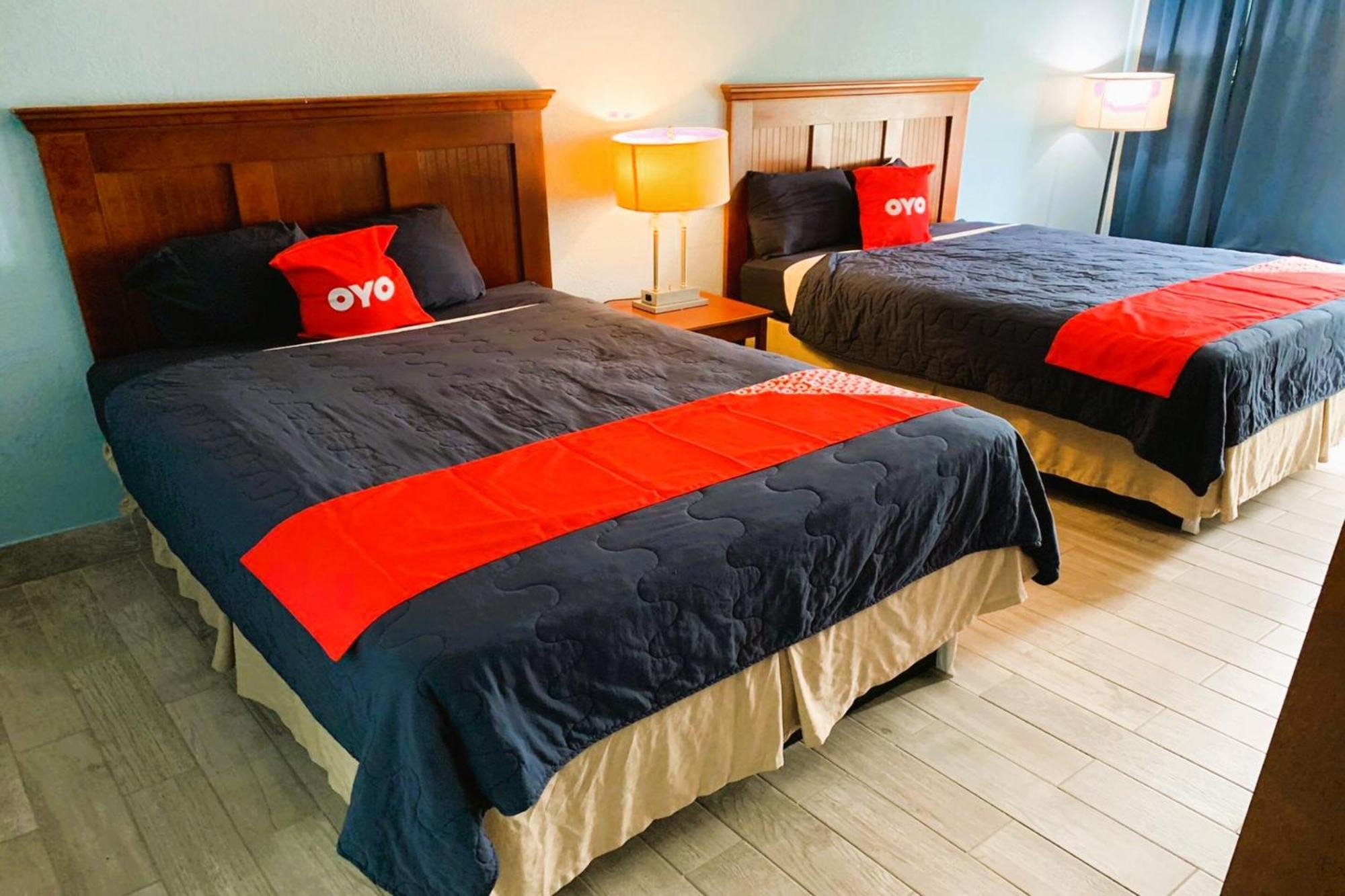 Oyo By Crystal Hotel